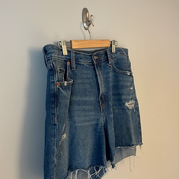 Distressed jean shorts with 5” inseam - Picture 3 of 3